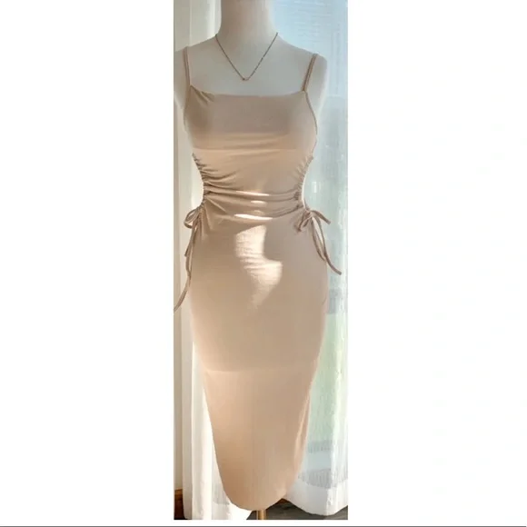 Cut-out Adjustable Waist Maxi Dress - Picture 5 of 5